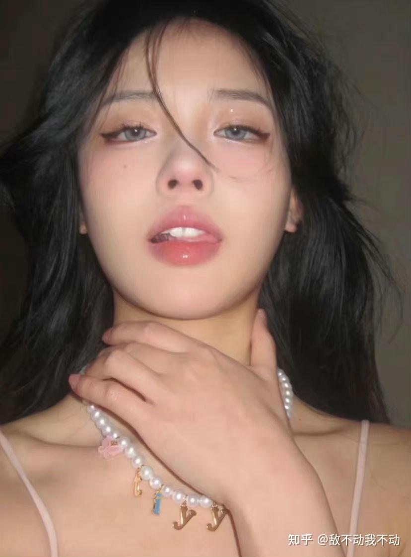 蜜桃q妹 或者外貌可爱的蜜桃q妹气质